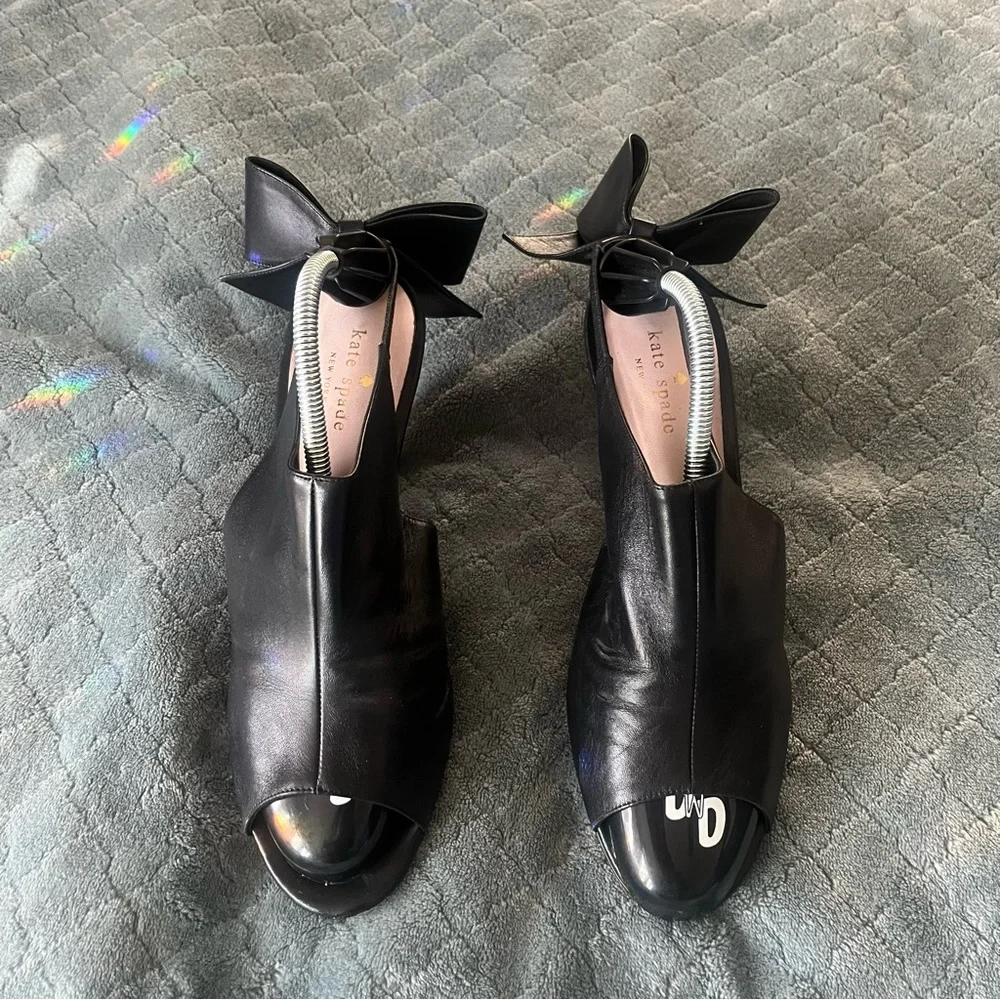Kate Spade Black‎ leather Peep-Toe Heels with Bow on back 9.5